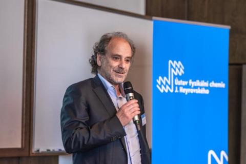 Rozhovor s prof. Martinem Hofem o tom, jak wideningové projekty pomohly vybudovat "happy" ústav